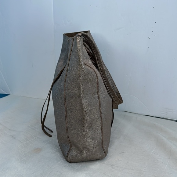 Vera Pelle leather tote in metallic gold - Picture 3 of 11
